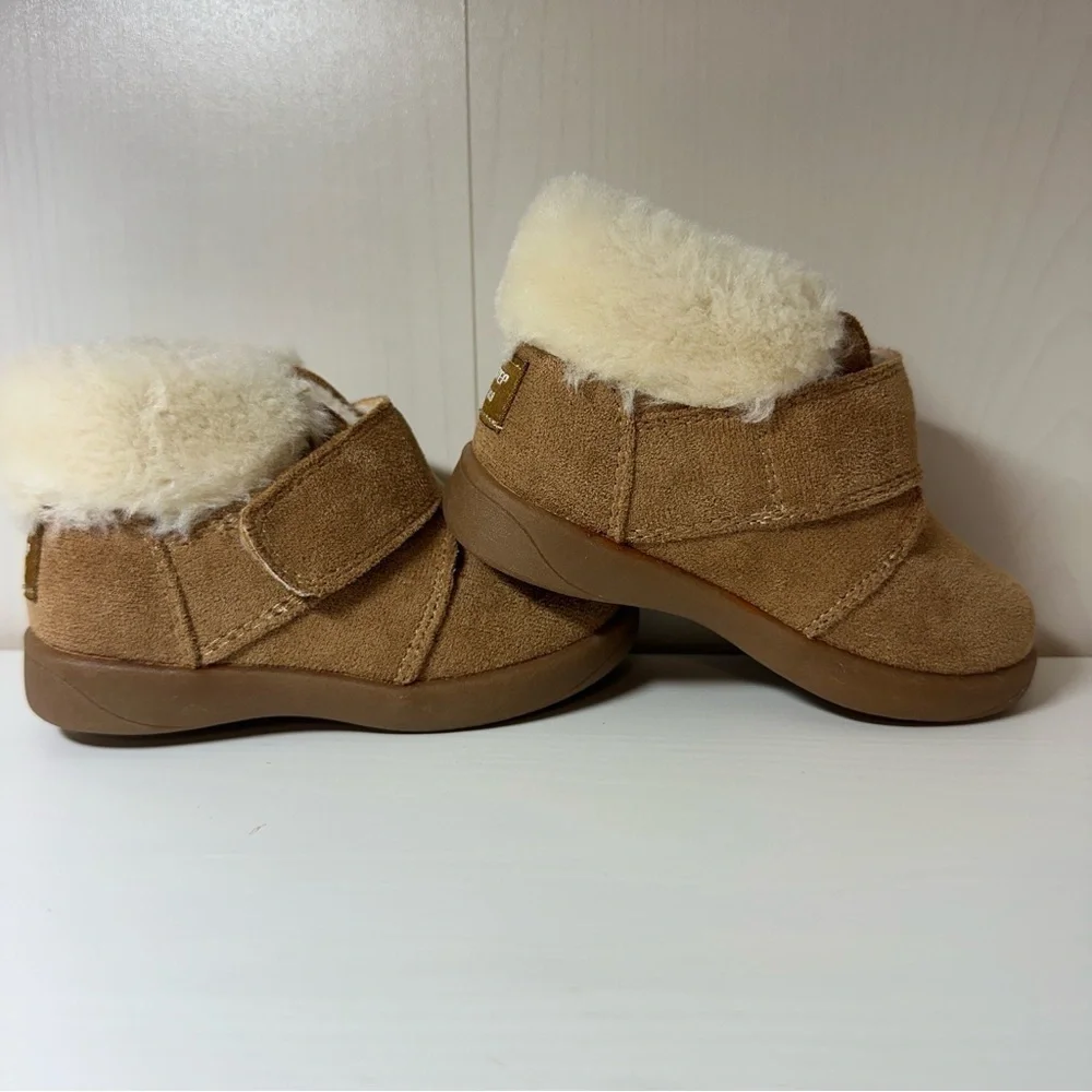 Weestep Toddler Sherpa Lined Boots with Velcro Strap Sz 4